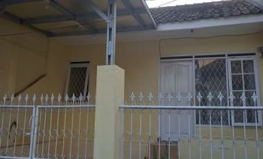 RUMAH DI KONTRAKKAN DI UJUNG BERUNG