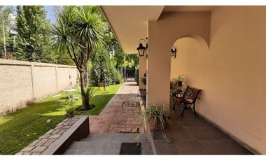 Casa con Departamento en Chacras de Coria Calle Viamonte