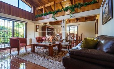 Casa en venta de 4 dorm. en La Florida