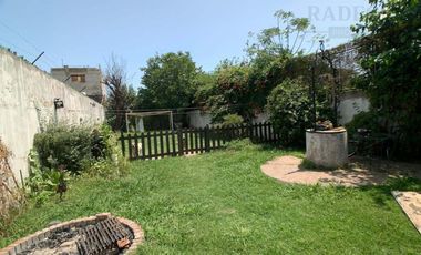 Chalet de categoría constructiva a 200 m. de Av. H. Yrigoyen