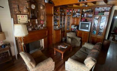 Chalet de categoría constructiva a 200 m. de Av. H. Yrigoyen