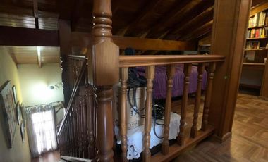 Chalet de categoría constructiva a 200 m. de Av. H. Yrigoyen