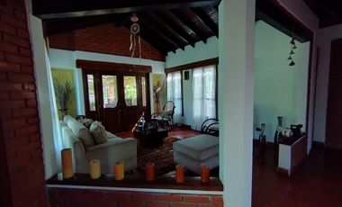 casa en arriendo/venta en c.c hacienda trapiches. Cod A2418