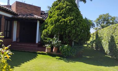 casa en arriendo/venta en c.c hacienda trapiches. Cod A2418