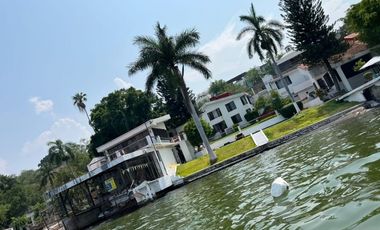CASA EN VENTA A ORILLA DEL LAGO 
