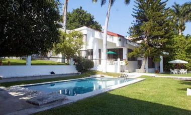 CASA EN VENTA A ORILLA DEL LAGO 