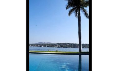 CASA EN VENTA A ORILLA DEL LAGO 
