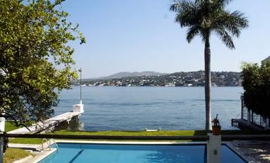CASA EN VENTA A ORILLA DEL LAGO 