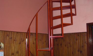 P-H AL FRENTE EN DOS PLANTAS, DE 4 AMBIENTES, CON TRES DORMITORIOS, DOS BAÑOS, LIVING, COCINA-COMEDOR, PATIO CON LAVADERO Y ENTRADA DE AUTO.