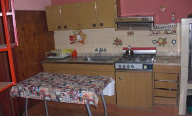 P-H AL FRENTE EN DOS PLANTAS, DE 4 AMBIENTES, CON TRES DORMITORIOS, DOS BAÑOS, LIVING, COCINA-COMEDOR, PATIO CON LAVADERO Y ENTRADA DE AUTO.