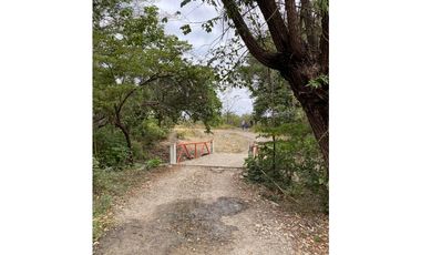 HERMOSO RANCHO EN LOS GAVILANES