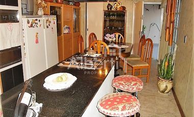 Sólido Chalet en 2 plantas. Venta Directa