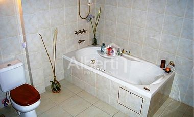 Sólido Chalet en 2 plantas. Venta Directa