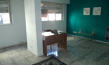 Dpto. ser utilizado como oficina. Exc. ubicación.- L. de Zamora