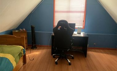 Casa en venta. 4d más servicios. Lo Barnechea