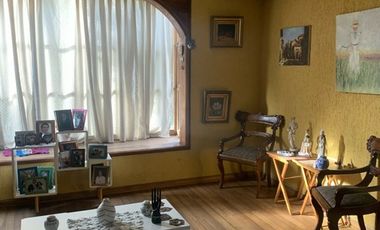 Casa en venta. 4d más servicios. Lo Barnechea