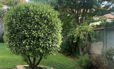 Casa en venta. 4d más servicios. Lo Barnechea