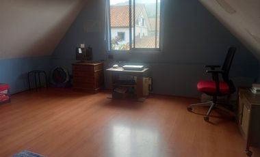 Casa en venta. 4d más servicios. Lo Barnechea