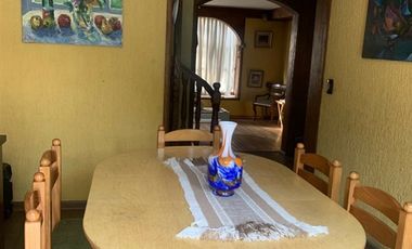 Casa en venta. 4d más servicios. Lo Barnechea