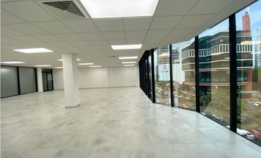 SE ALQUILA OFICINA 140Mts. EN OBARRIO  JG