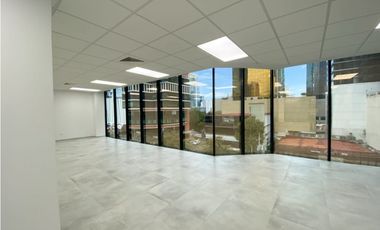 SE ALQUILA OFICINA 140Mts. EN OBARRIO  JG