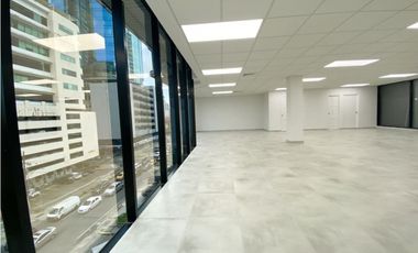 SE ALQUILA OFICINA 140Mts. EN OBARRIO  JG