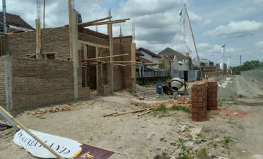 Rumah 2 lantai UNS, harga sekitar 700 juta dijual 500 juta