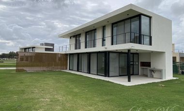 Casa en venta en Lares de Canning