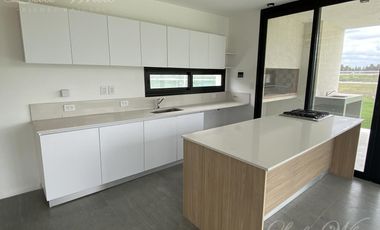 Casa en venta en Lares de Canning