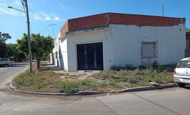 CASA EN VENTA 5 AMBIENTES CON LOCAL - CALLE BARRAGAN 5100  GONZALEZ CATAN