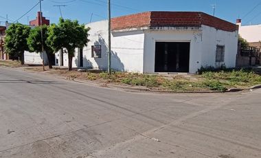 CASA EN VENTA 5 AMBIENTES CON LOCAL - CALLE BARRAGAN 5100  GONZALEZ CATAN