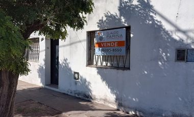 CASA EN VENTA 5 AMBIENTES CON LOCAL - CALLE BARRAGAN 5100  GONZALEZ CATAN