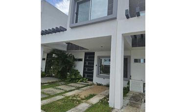 Casa en venta  modelo noni en olivos 3 playa del carmen