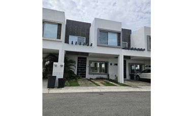 Casa en venta  modelo noni en olivos 3 playa del carmen