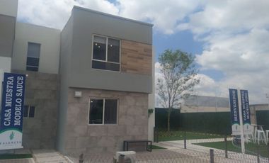 Venta de Casas en Valencia Residencial, Ciudad Maderas, 2 Recamaras, 1.5 Baños..