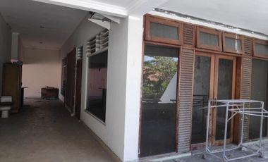 Rumah usaha surabaya pusat eks cafe teuku umar Cocok untuk klinik,DLL