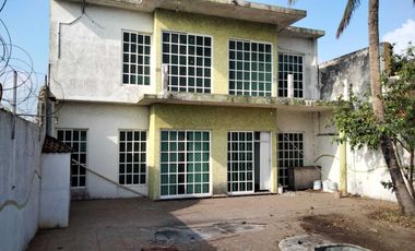 CASA EN VENTA CON ALBERCA COL. PRIMERO DE MAYO VERACRUZ,VER.