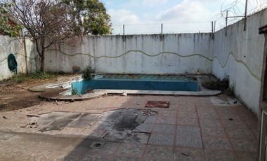 CASA EN VENTA CON ALBERCA COL. PRIMERO DE MAYO VERACRUZ,VER.