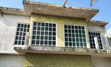 CASA EN VENTA CON ALBERCA COL. PRIMERO DE MAYO VERACRUZ,VER.