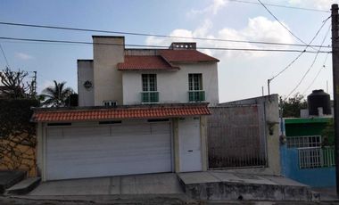 CASA EN VENTA CON ALBERCA COL. PRIMERO DE MAYO VERACRUZ,VER.