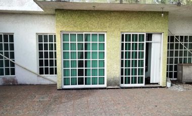 CASA EN VENTA CON ALBERCA COL. PRIMERO DE MAYO VERACRUZ,VER.