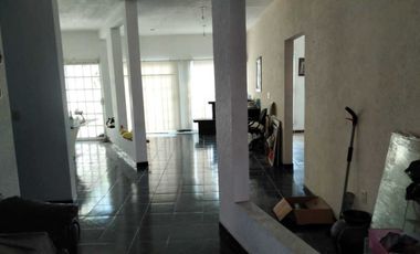 CASA EN VENTA CON ALBERCA COL. PRIMERO DE MAYO VERACRUZ,VER.