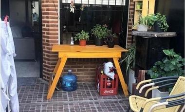 TRIPLEX 4 AMB. CON PATIO Y COCHERA