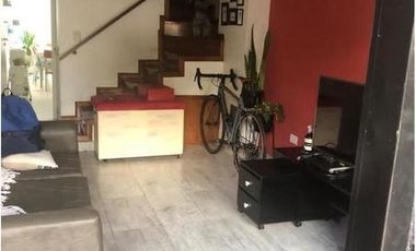 TRIPLEX 4 AMB. CON PATIO Y COCHERA
