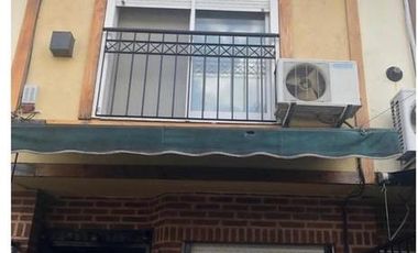 TRIPLEX 4 AMB. CON PATIO Y COCHERA
