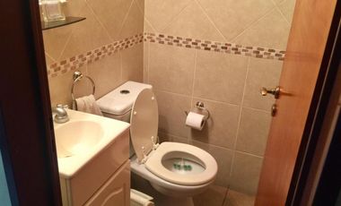 DUPLEX CON MUY BUENA DISTRIBUCIÓN POR TENER 4,30 mts DE ANCHO, CON 3 DORMITORIOS Y PATIO CON PARRILLA.
