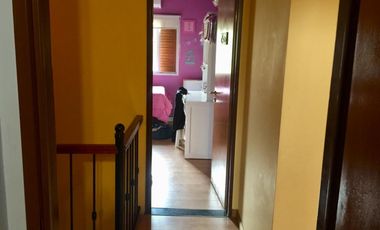 DUPLEX CON MUY BUENA DISTRIBUCIÓN POR TENER 4,30 mts DE ANCHO, CON 3 DORMITORIOS Y PATIO CON PARRILLA.