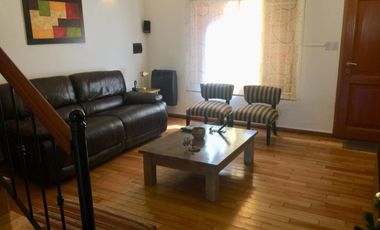 DUPLEX CON MUY BUENA DISTRIBUCIÓN POR TENER 4,30 mts DE ANCHO, CON 3 DORMITORIOS Y PATIO CON PARRILLA.