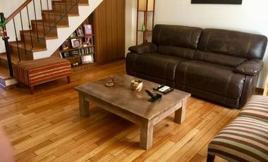DUPLEX CON MUY BUENA DISTRIBUCIÓN POR TENER 4,30 mts DE ANCHO, CON 3 DORMITORIOS Y PATIO CON PARRILLA.