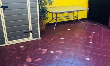 DUPLEX CON MUY BUENA DISTRIBUCIÓN POR TENER 4,30 mts DE ANCHO, CON 3 DORMITORIOS Y PATIO CON PARRILLA.